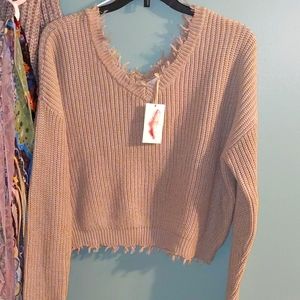 Cropped v-neck sweater with fringe